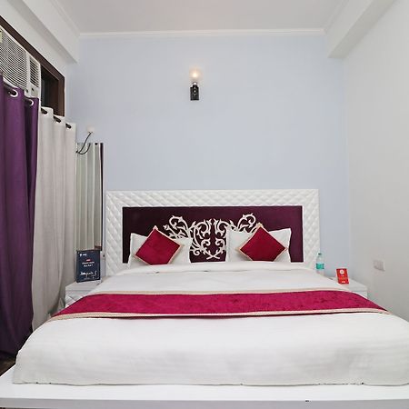 Oyo 10810 Sangvi Palace Greater Noida Exterior foto