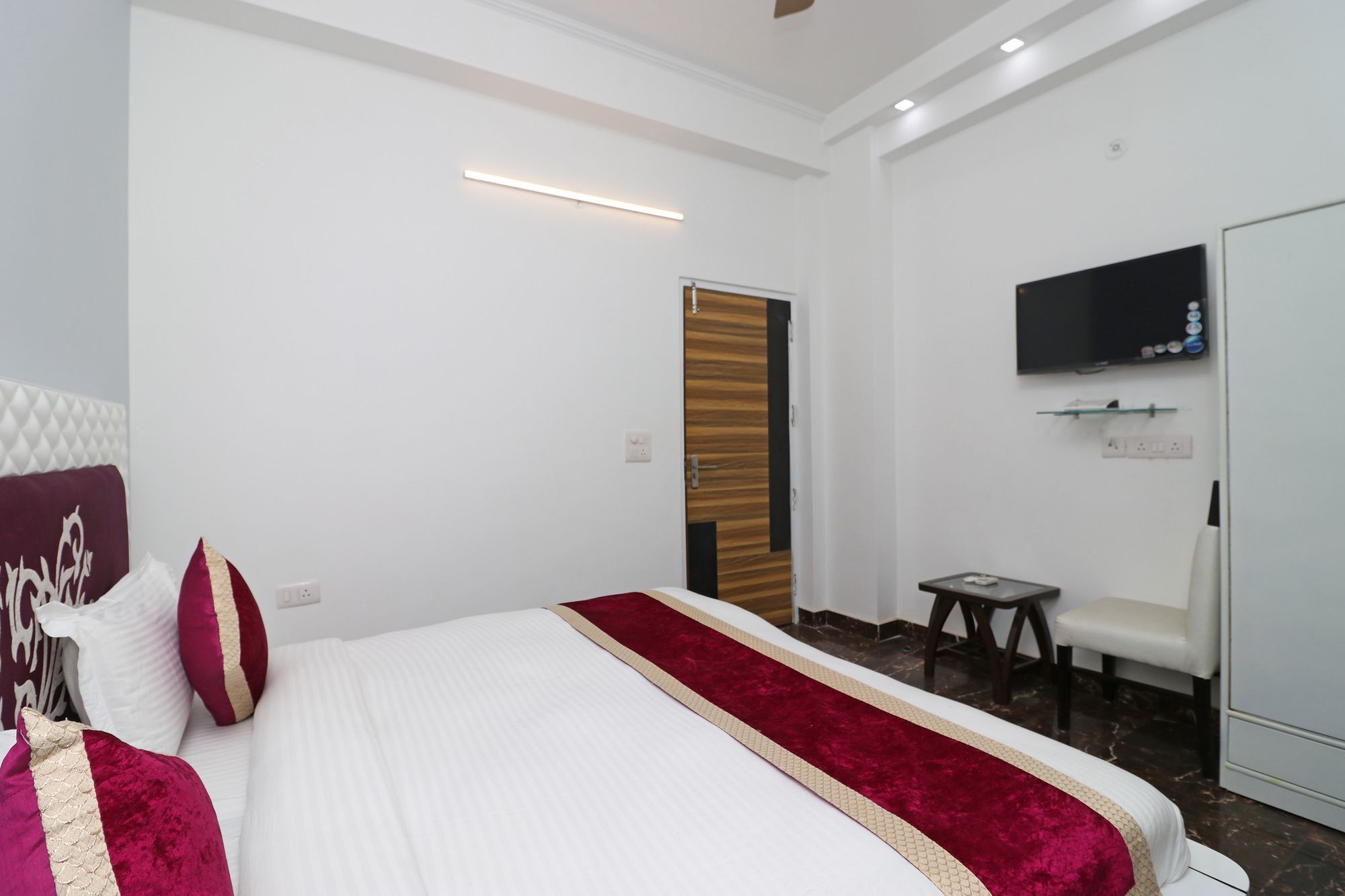Oyo 10810 Sangvi Palace Greater Noida Exterior foto